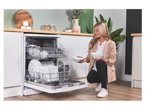 BOSCH Series 2 SMS26AW08G Full-size Dishwasher - White view 5
